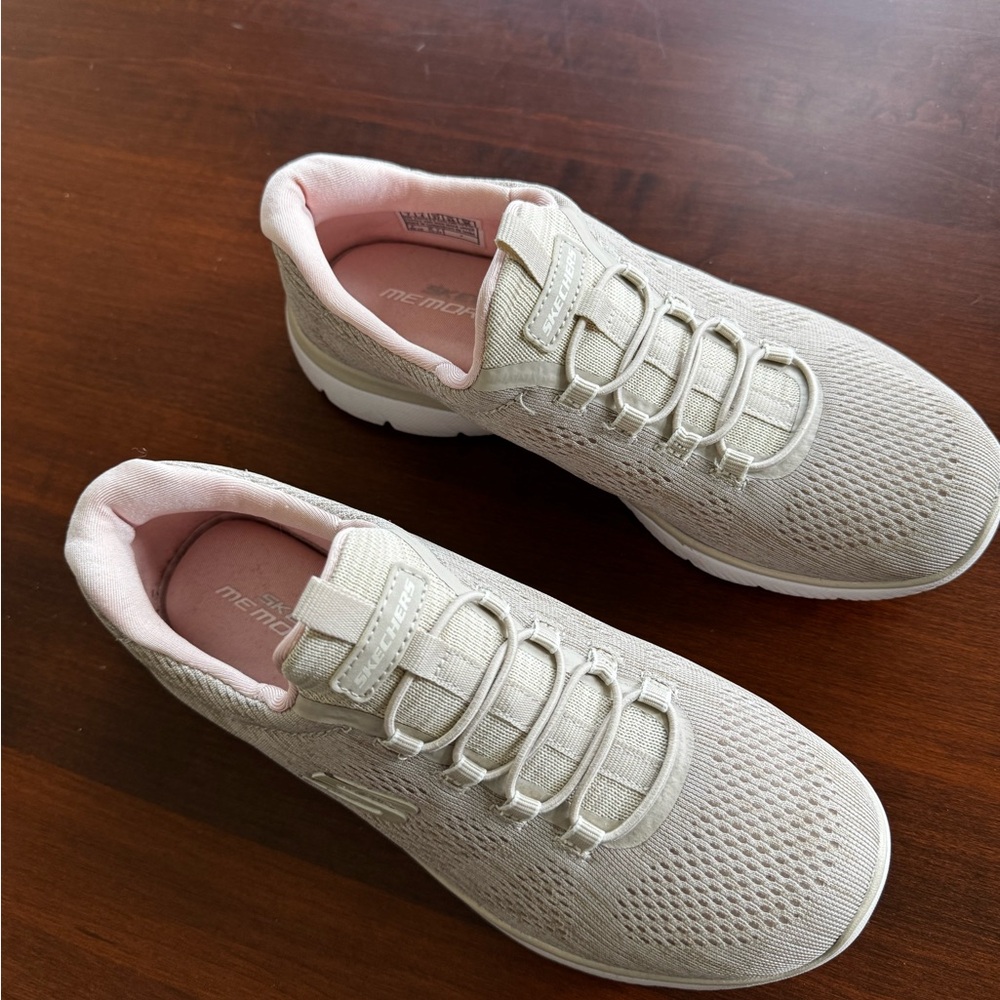 EUC Skechers Women's Taupe Slip-on Washable Sneakers size 7 - Picture 3 of 7